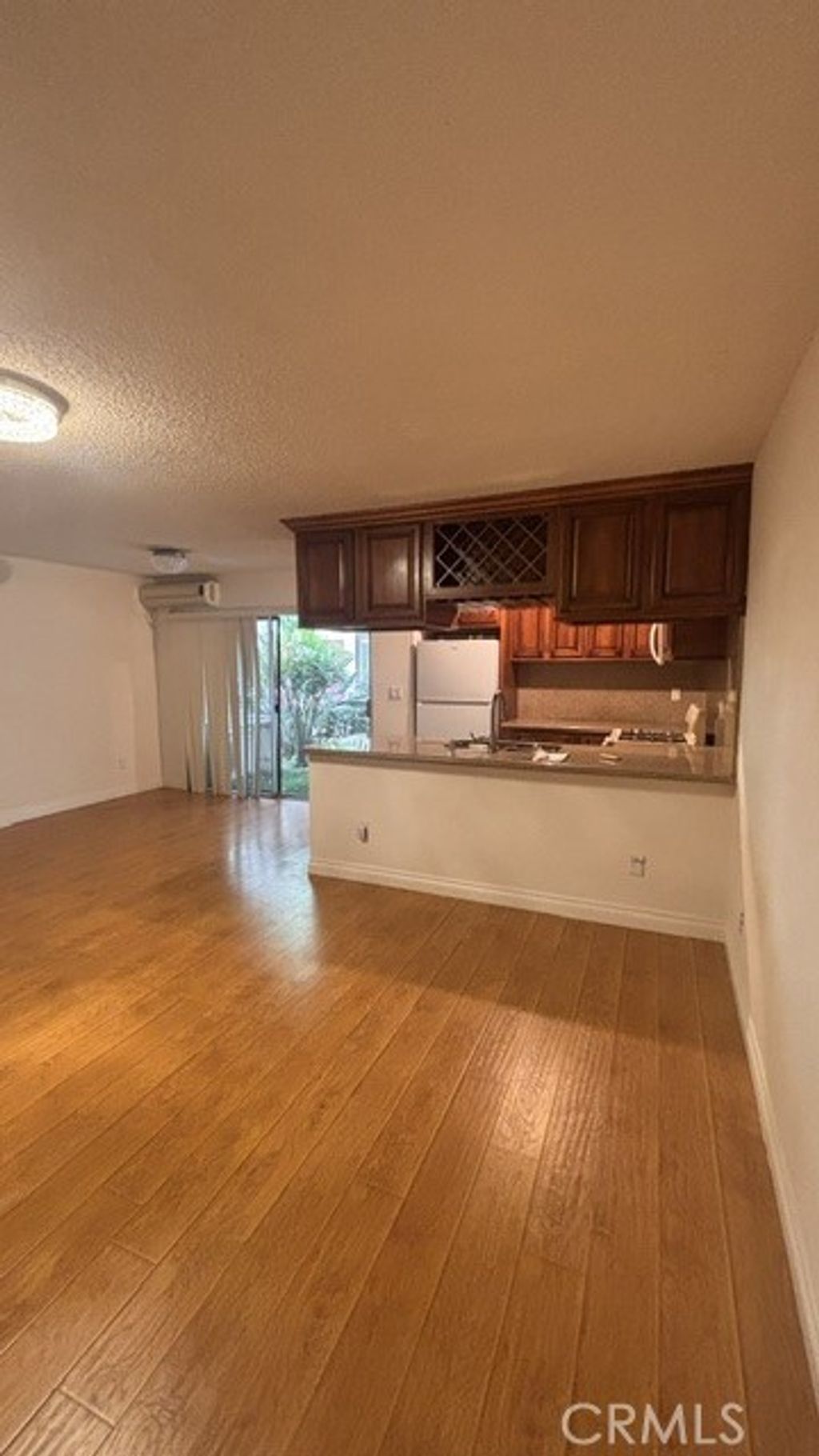 18530 Hatteras Street # 102, Tarzana