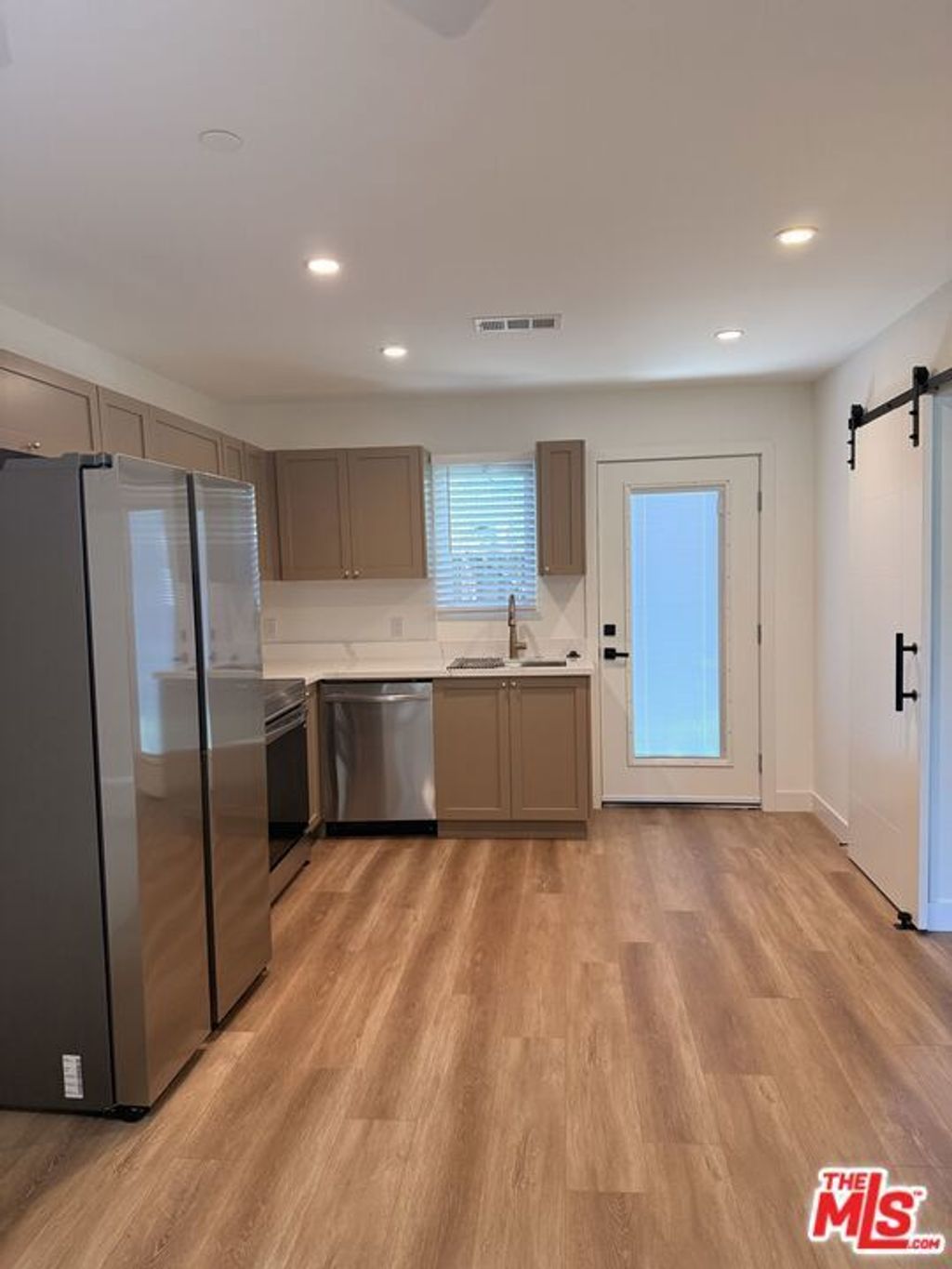 6626 1/2 Woodlake Avenue, West Hills