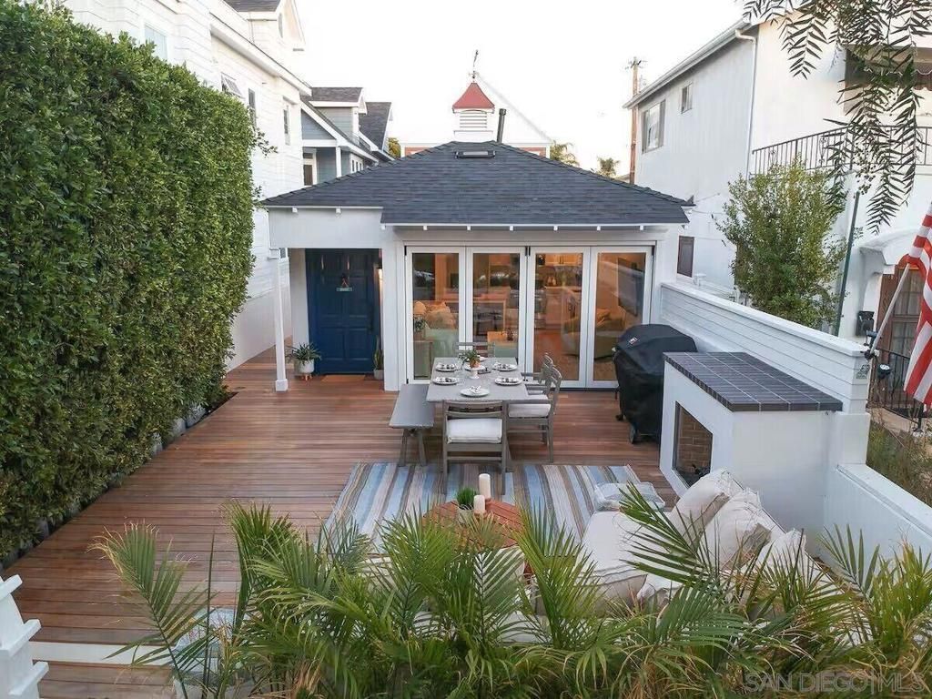 457 E Avenue, Coronado