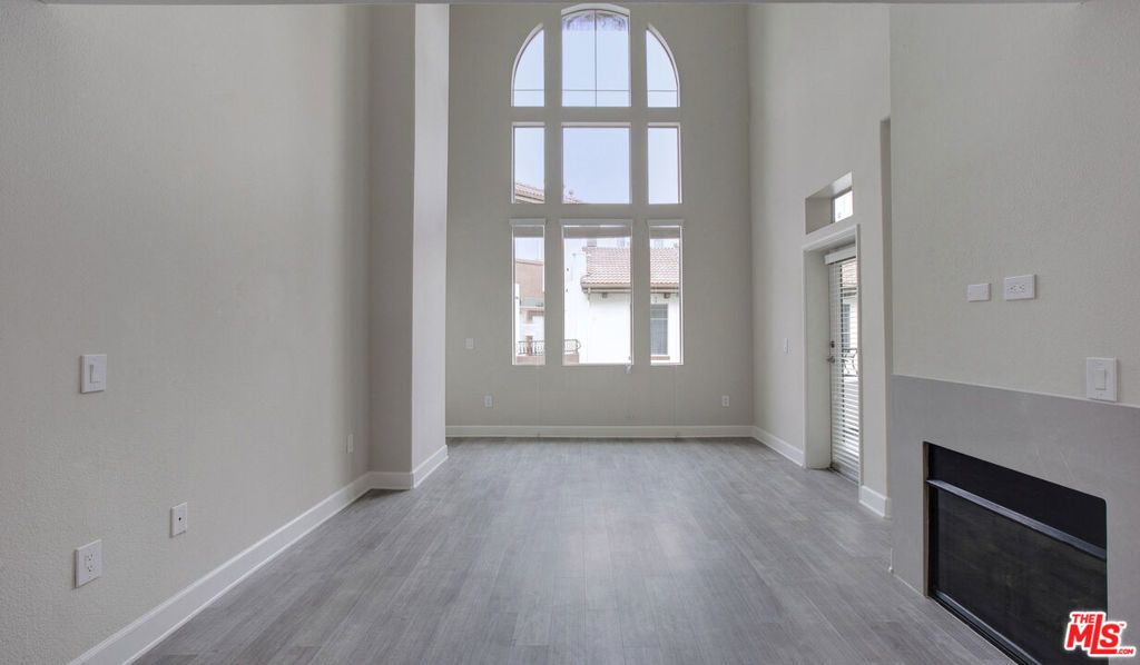 6220 W 3rd Street # 414, Los Angeles