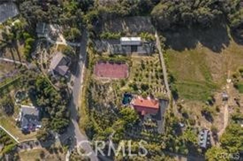 2440 Los Alisos, Fallbrook