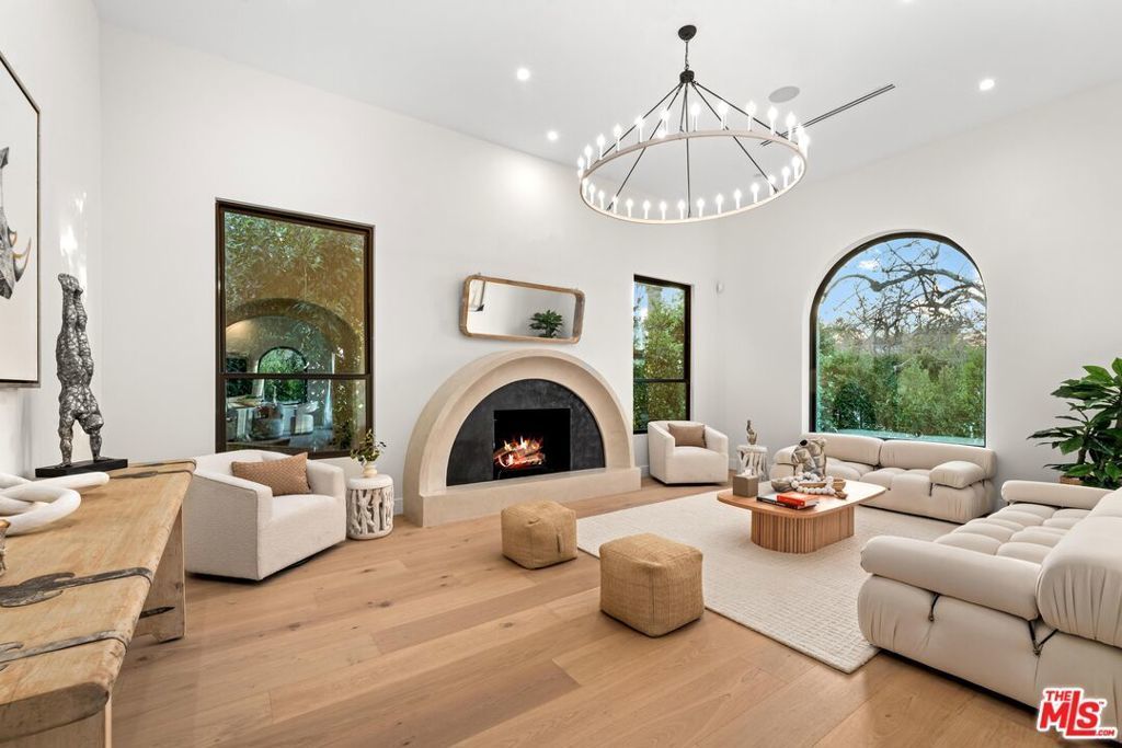 100 S La Jolla Avenue, Los Angeles