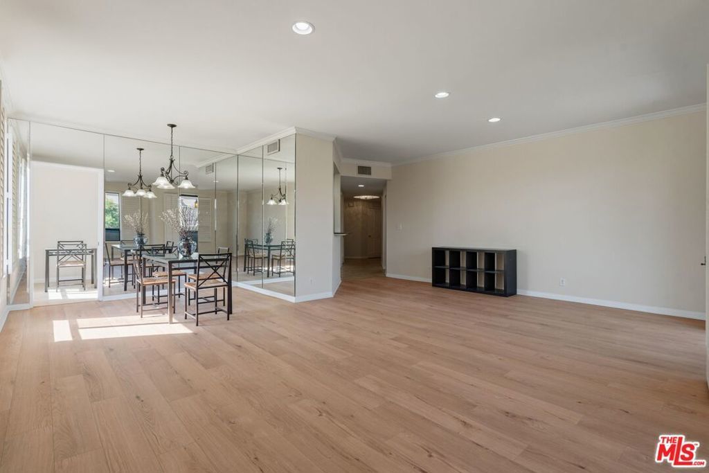 1315 Roxbury Drive # 201, Los Angeles