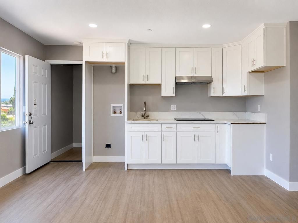 2421 Balboa Vista Dr # 2, Oak Park