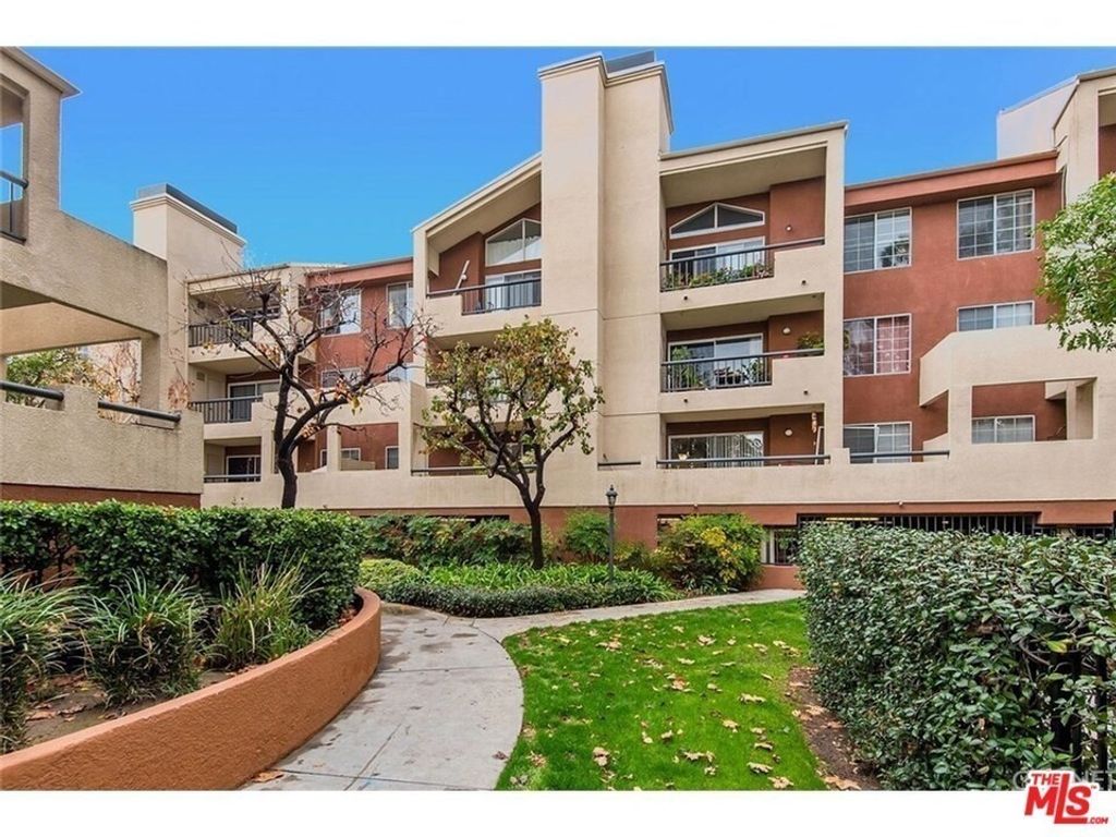 5540 Owensmouth Avenue # 204, Woodland Hills