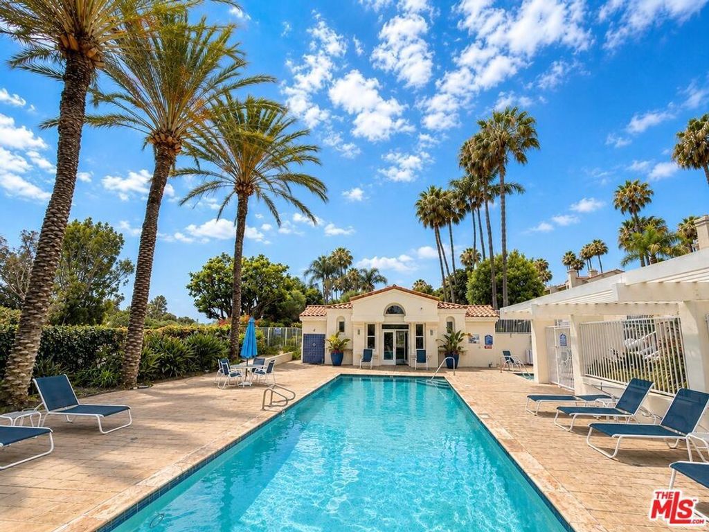 6483 Zuma View Place # 104, Malibu