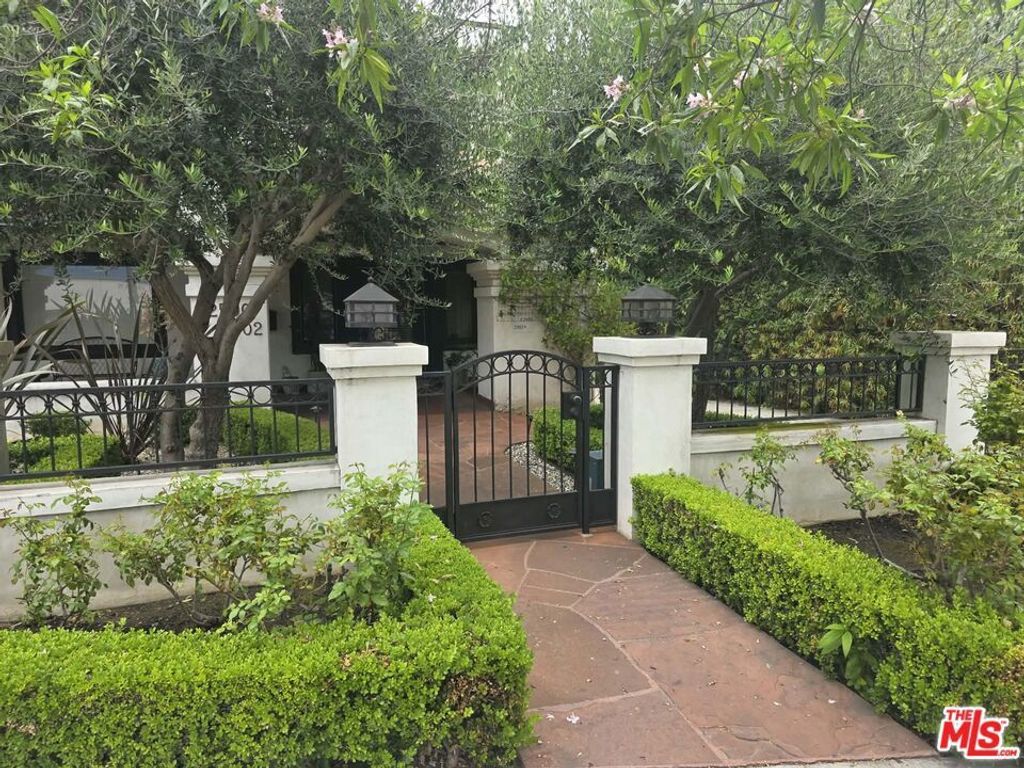 2500 Hyperion Avenue, Silver Lake