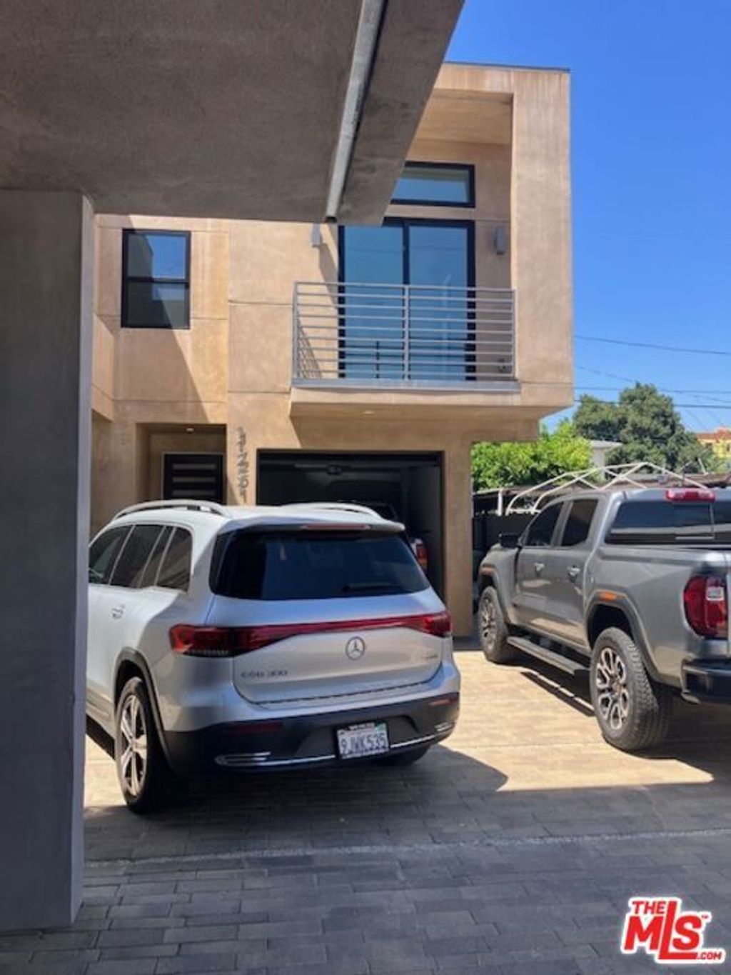 11251 Hatteras Street, Los Angeles