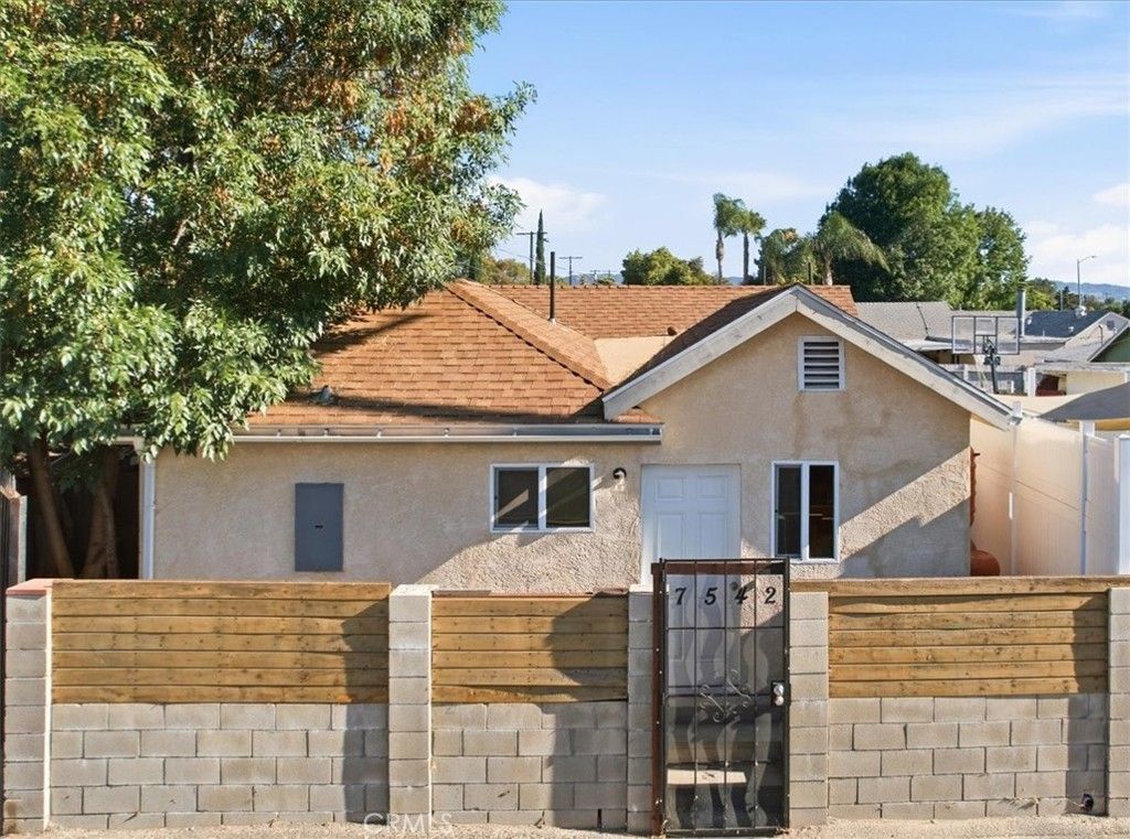 7542 White Oak Ave, Van Nuys
