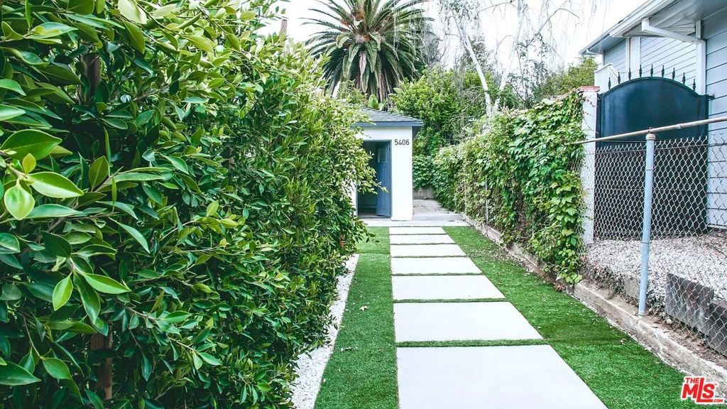 5406 Tampa Avenue, Tarzana