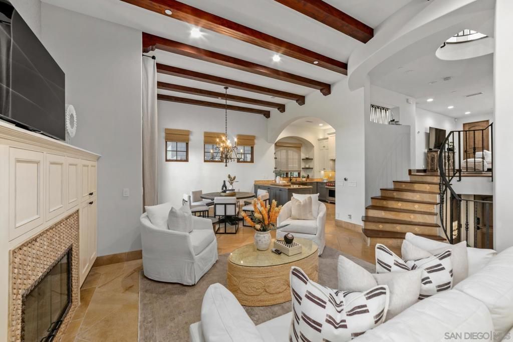 937 F Ave, Coronado