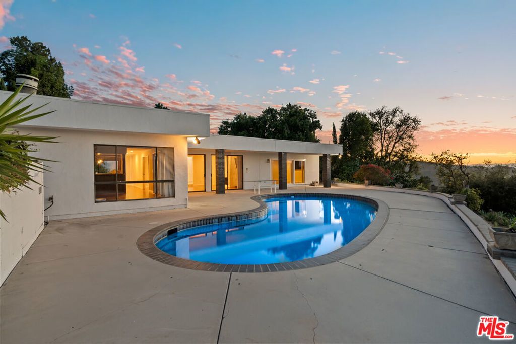 3329 Dona Rosa Drive, Studio City