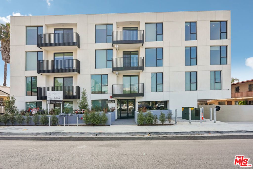1126 N Cornwell Street # Ph 8, Los Angeles