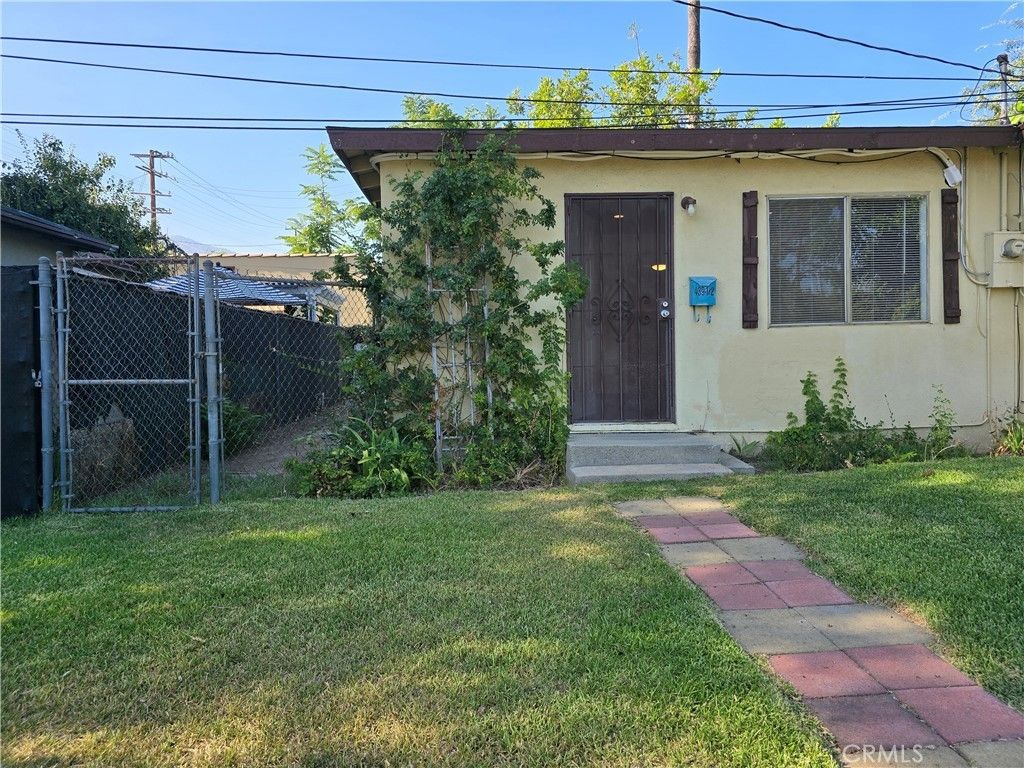 439 1/2 W Walnut, Monrovia