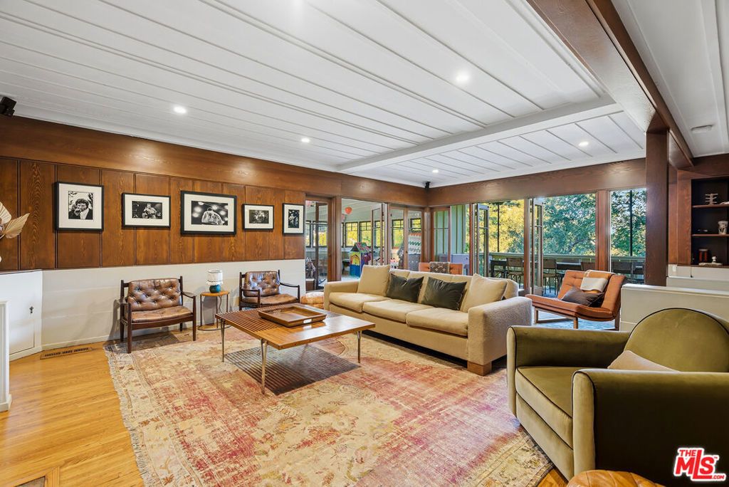 2049 Oakstone Way, Los Angeles