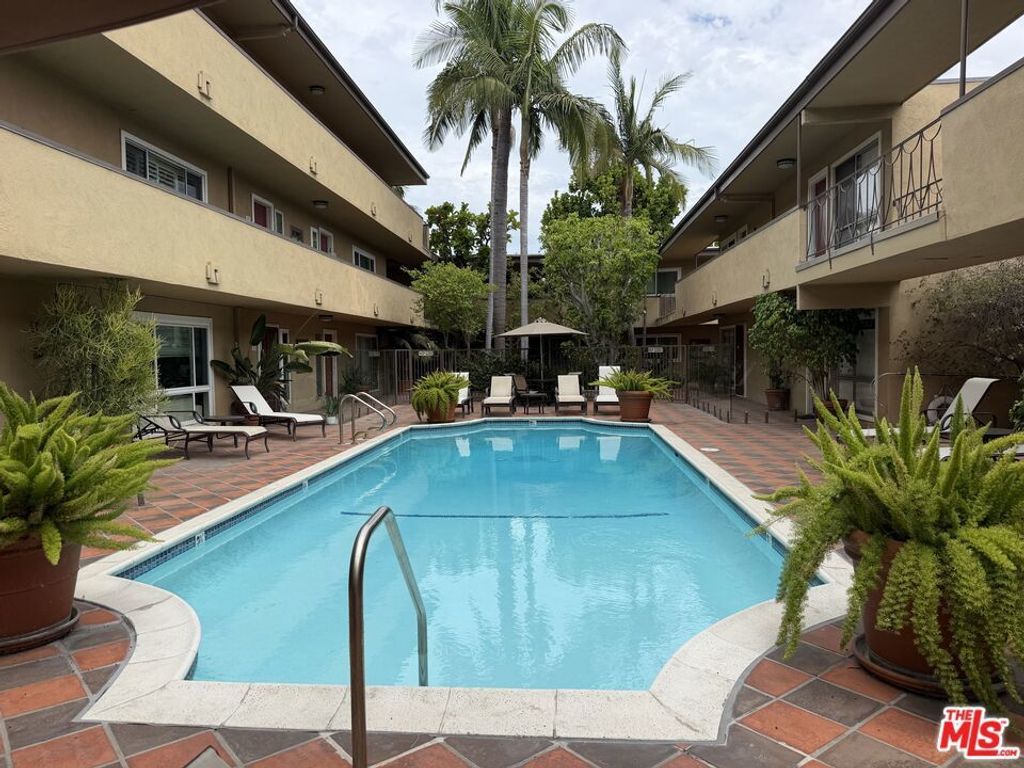 970 Palm Avenue # 216, West Hollywood