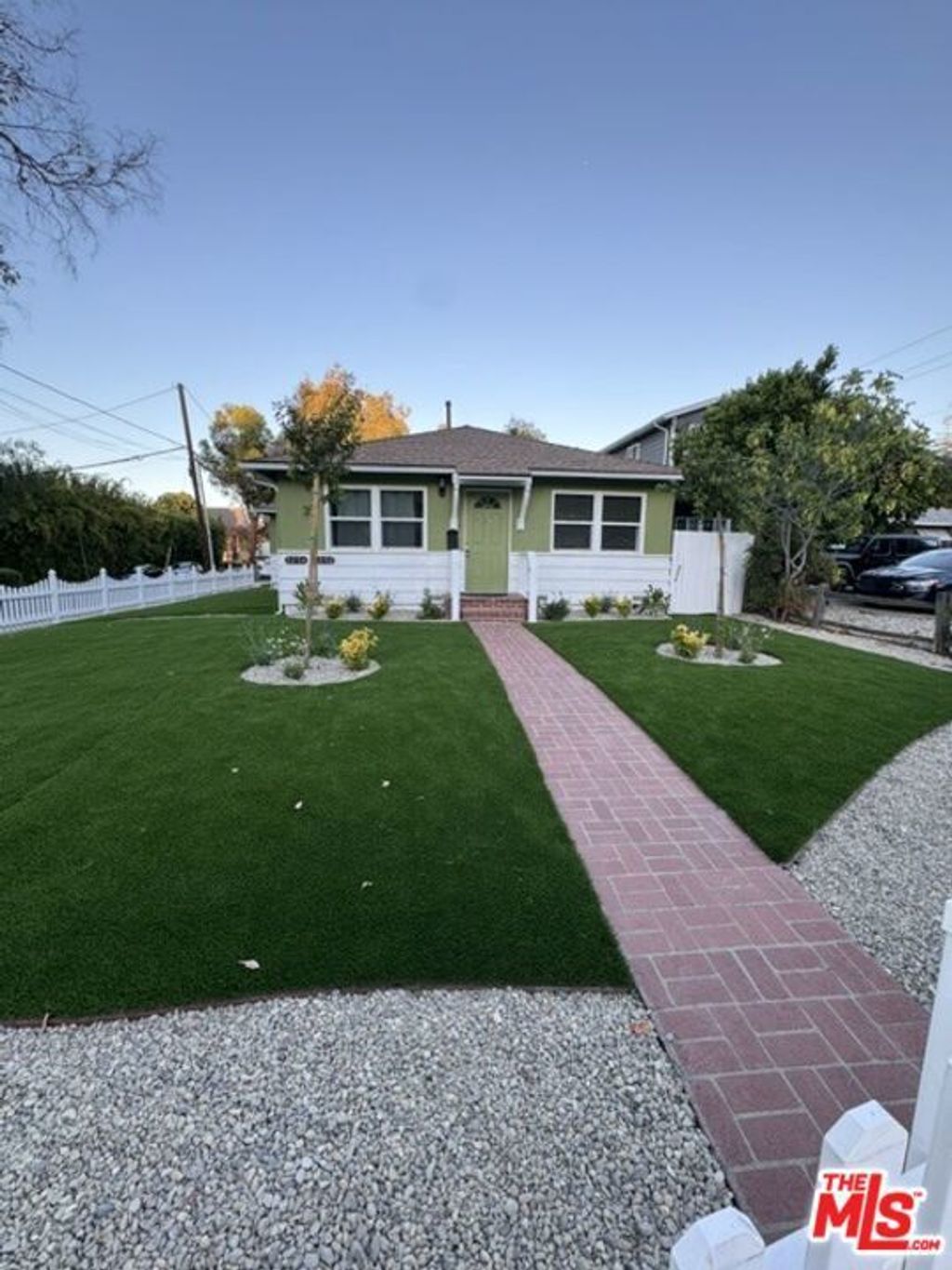 5252 Canoga Avenue, Los Angeles