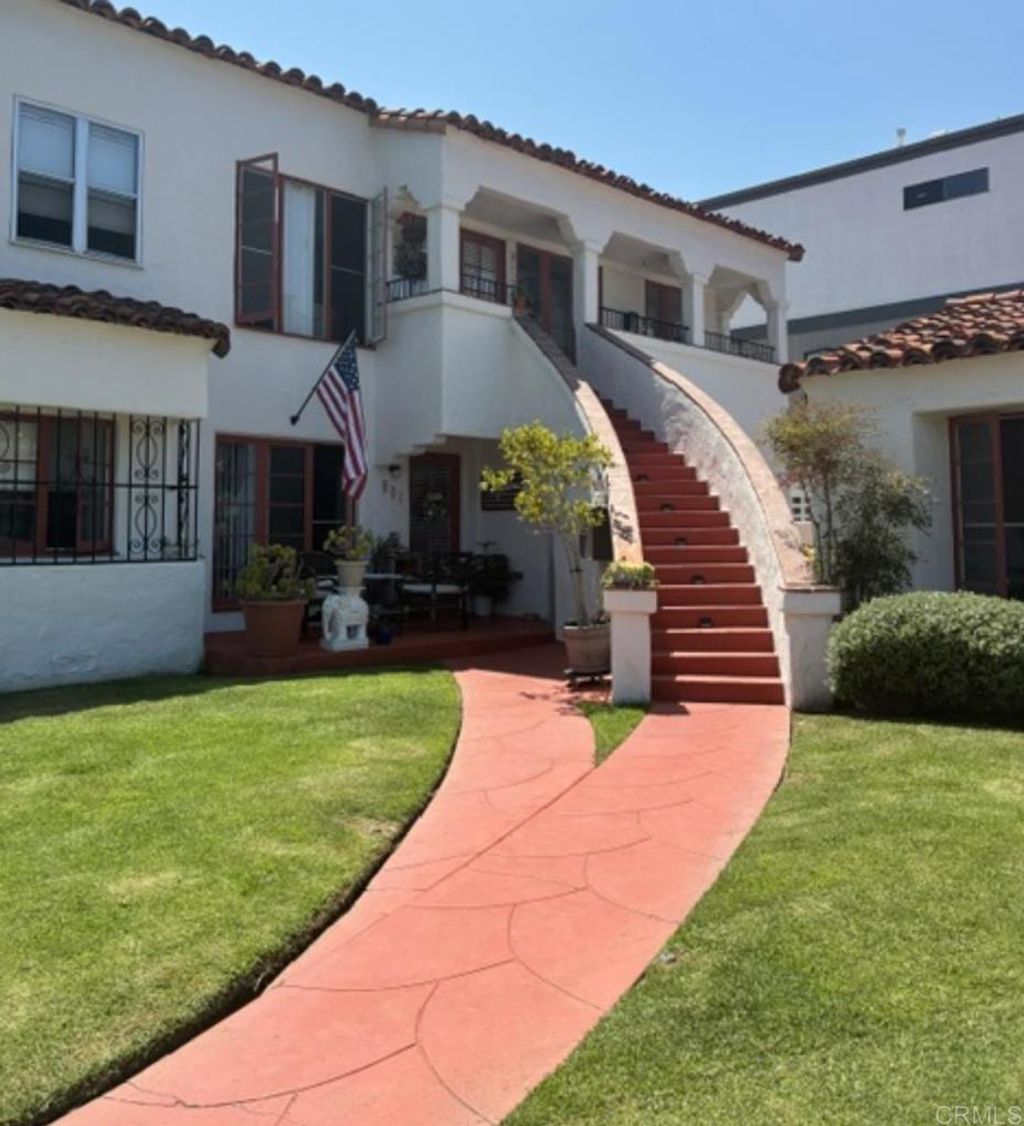 910 9th Street, Coronado