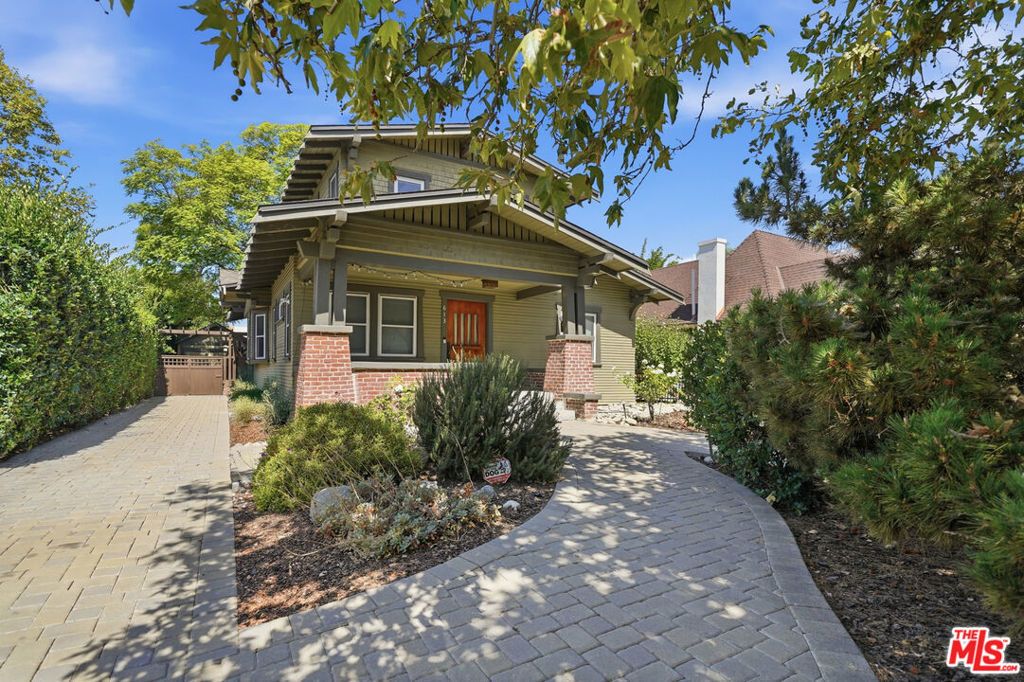 613 N Lucerne Boulevard, Los Angeles