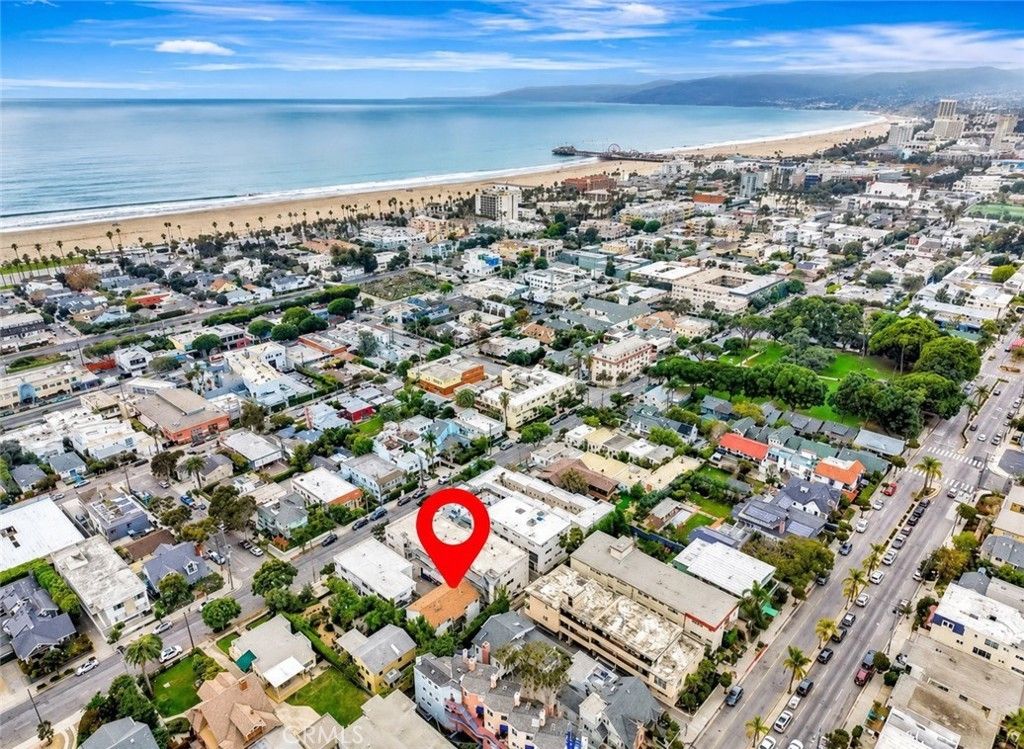2441 3rd St #7, Santa Monica