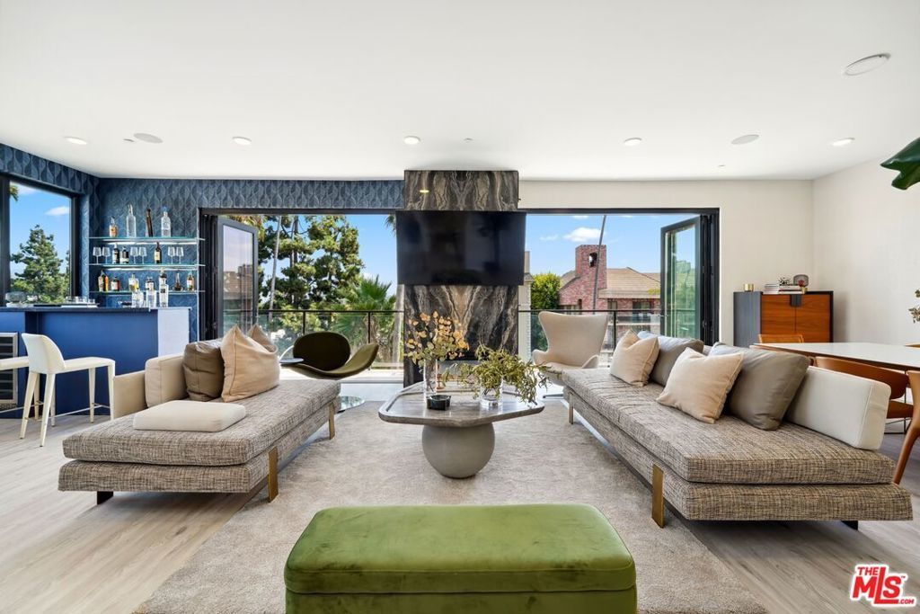 137 N Doheny Drive # 1, West Hollywood