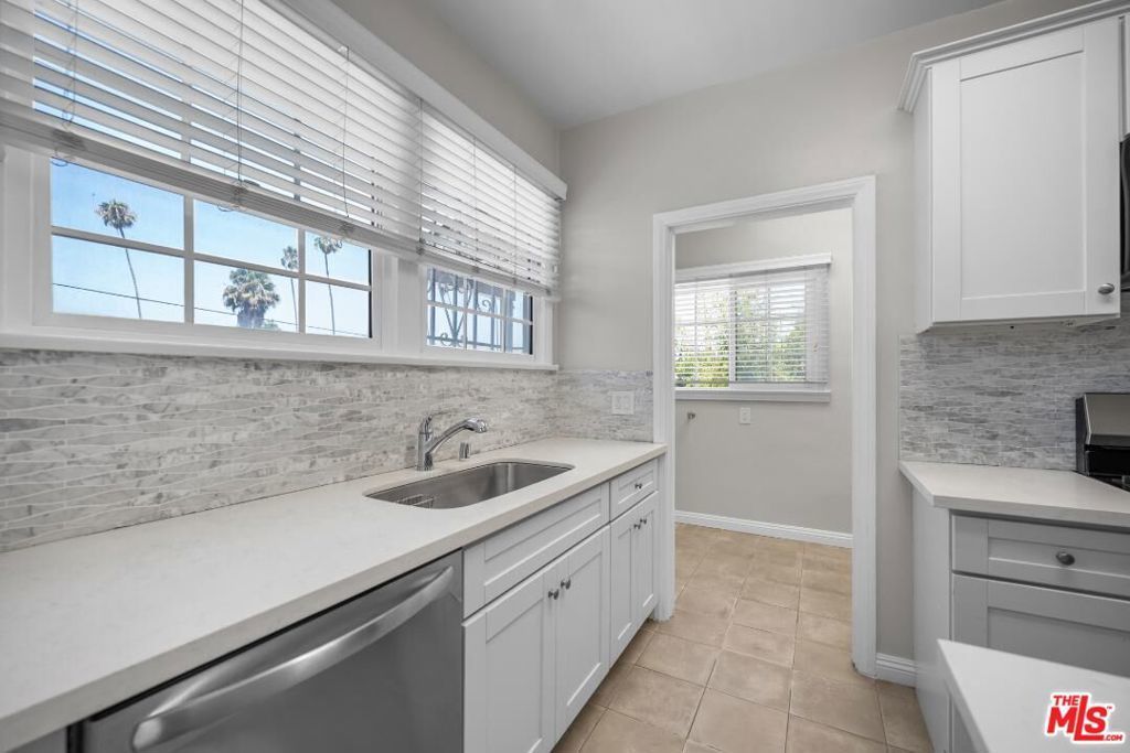 1223 1/2 4th Avenue # #2, Los Angeles