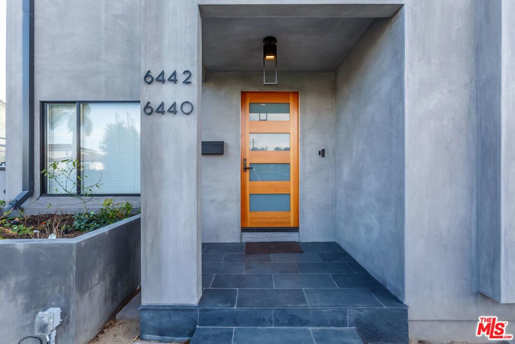 6440 W 87th Place, Los Angeles