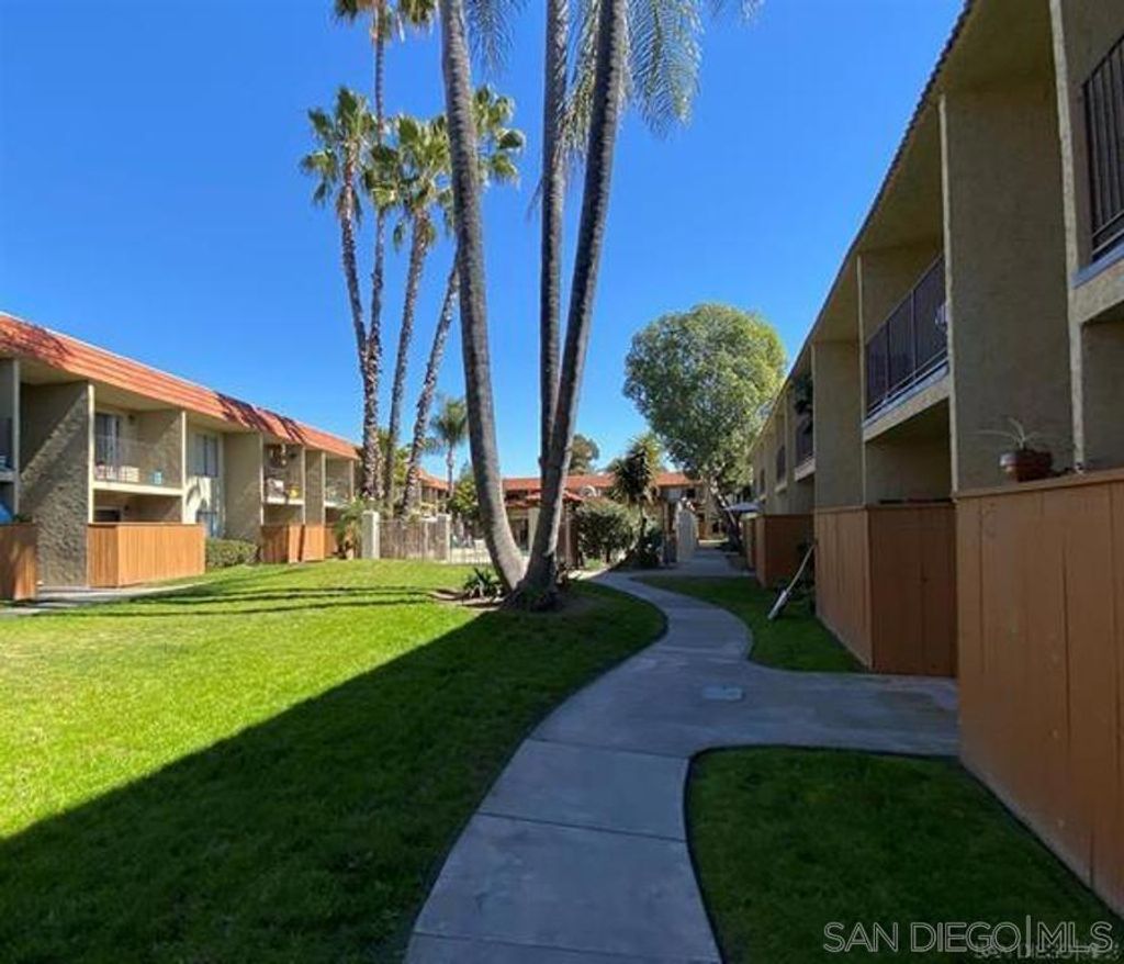 589 N Johnson Ave # 244, El Cajon