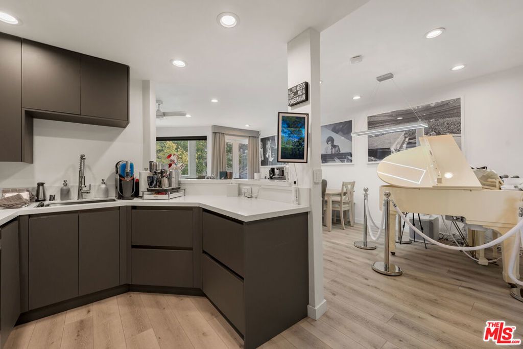 8601 W West Knoll Drive # 5, West Hollywood