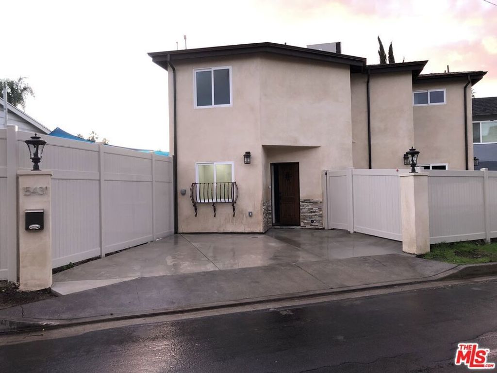 15431 Huston Street, Sherman Oaks