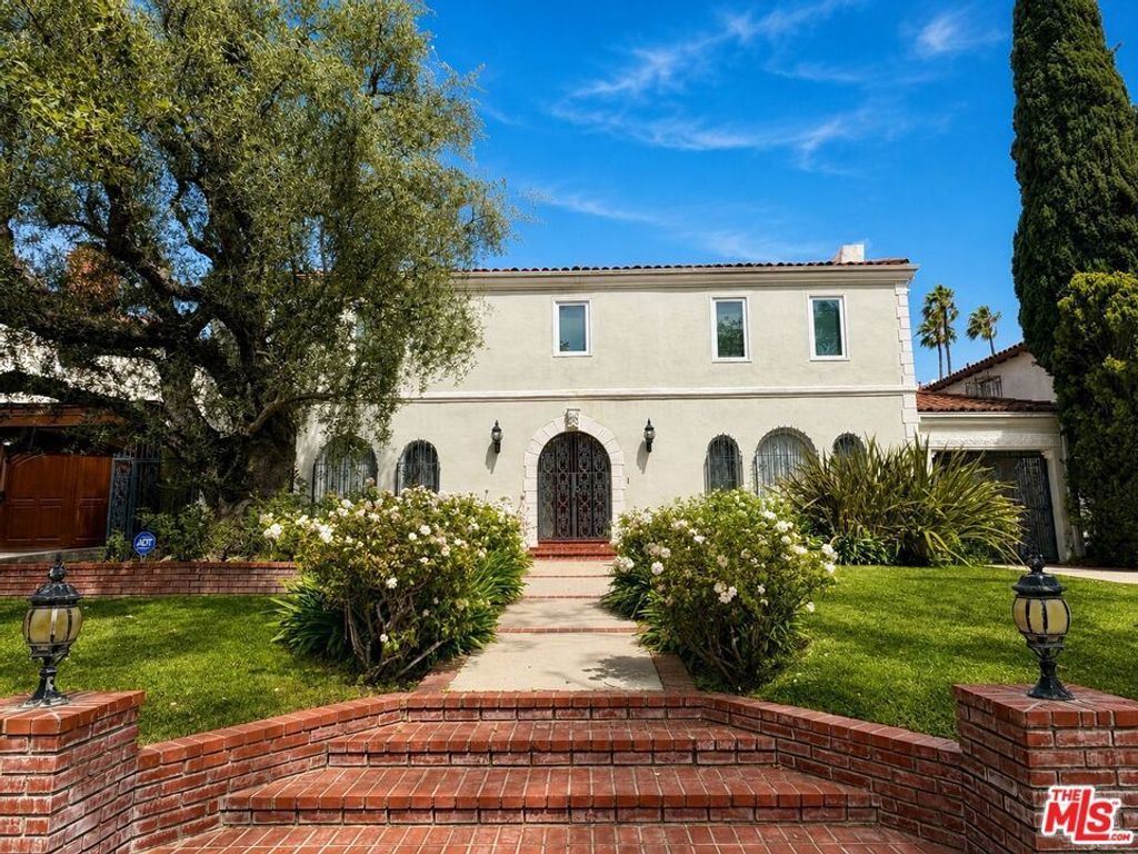 414 N Las Palmas Avenue, Los Angeles
