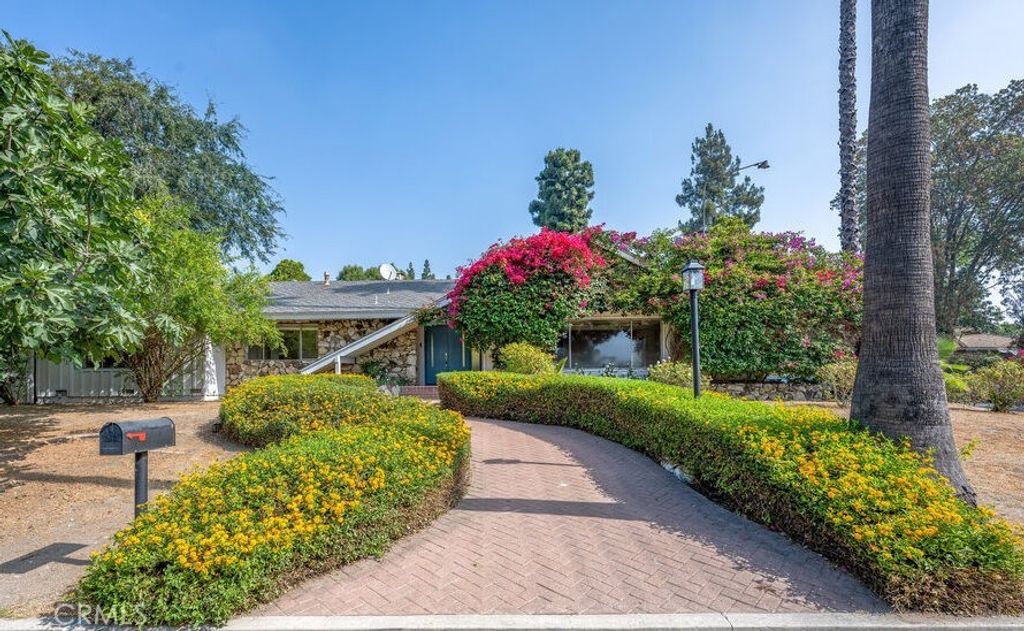 19443 Superior Street, Northridge