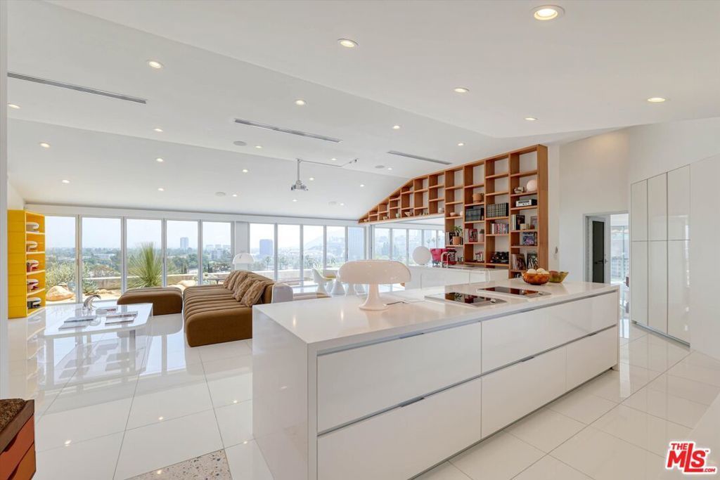 11001 Wrightwood Place, Los Angeles