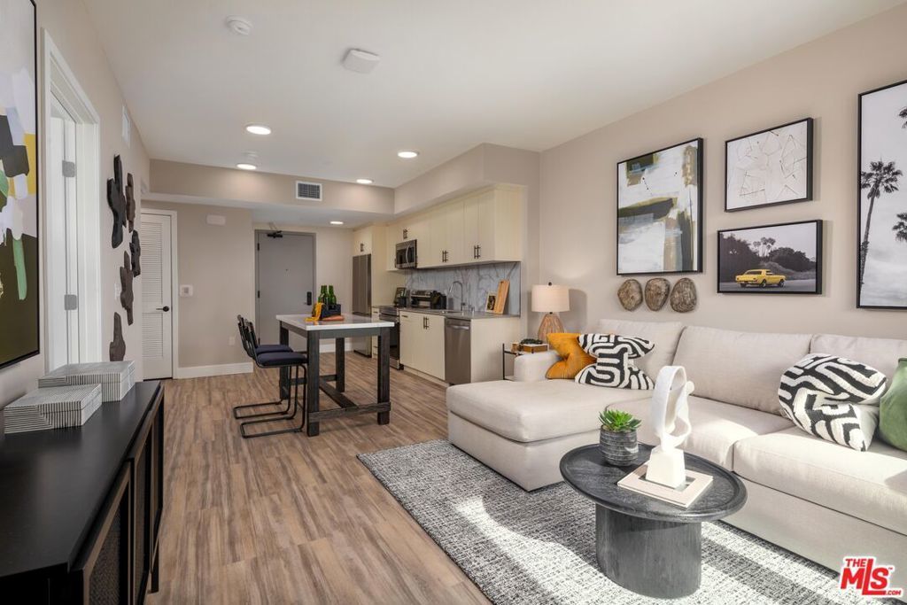 201 N La Brea Avenue # 601, Inglewood