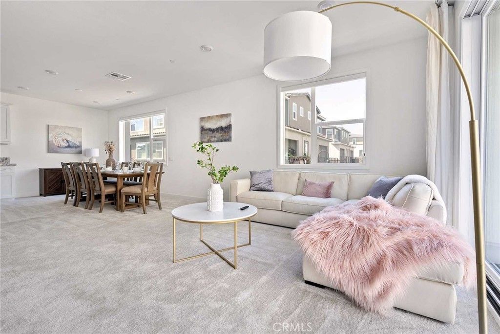 228 Siena, Lake Forest
