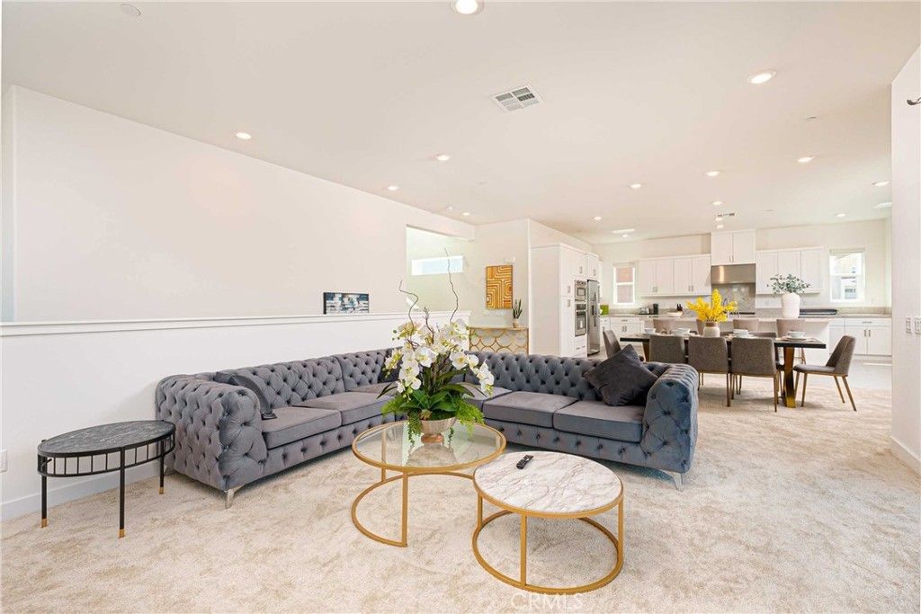 136 Sentosa, Irvine