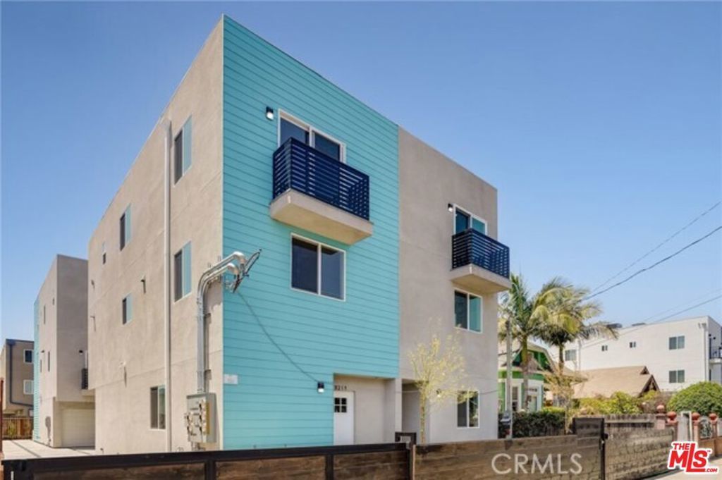 1821 1/2 S New England Street, Los Angeles