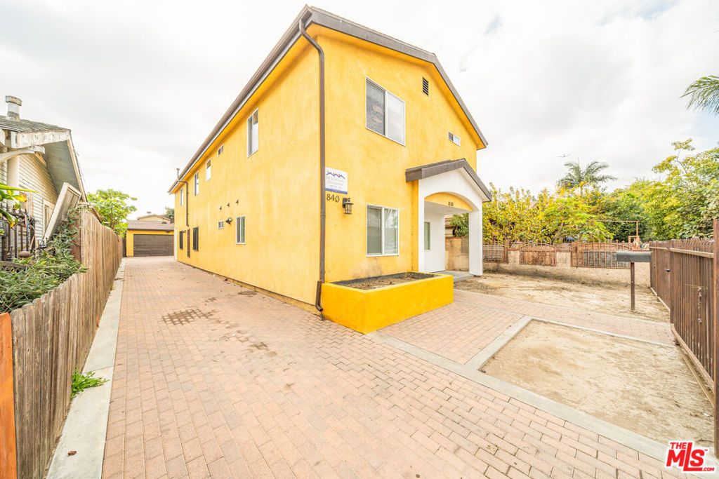 838 E 80th Street # 838, Los Angeles