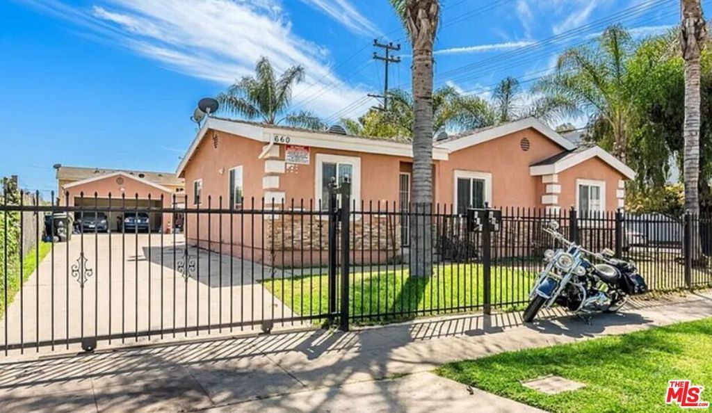 660 W 94th Street, Los Angeles