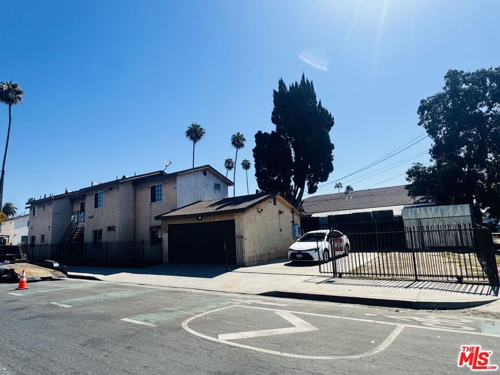 7704 S Grand Avenue, Los Angeles