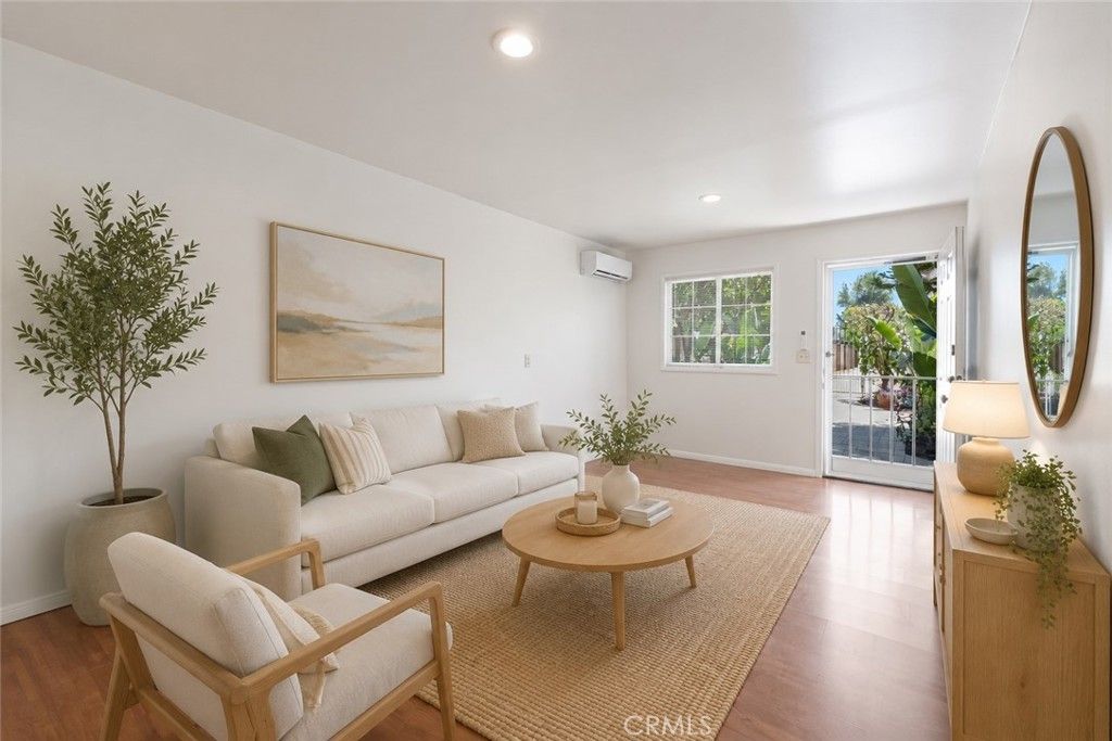 22521 Victory Boulevard # B, West Hills