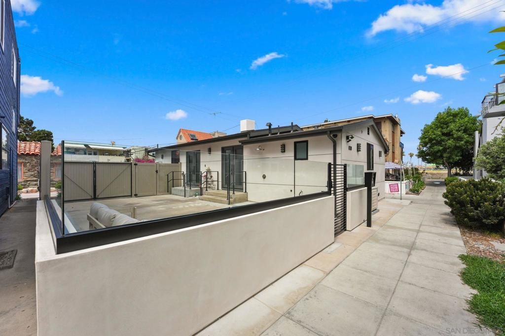 838 Portsmouth Court, San Diego