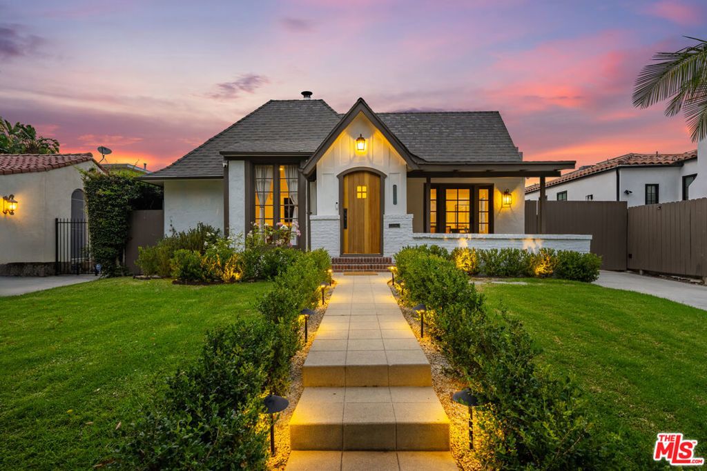 6537 Moore Drive, Los Angeles