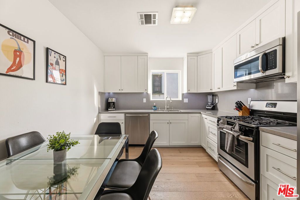 2741 S Palm Grove Avenue, Los Angeles