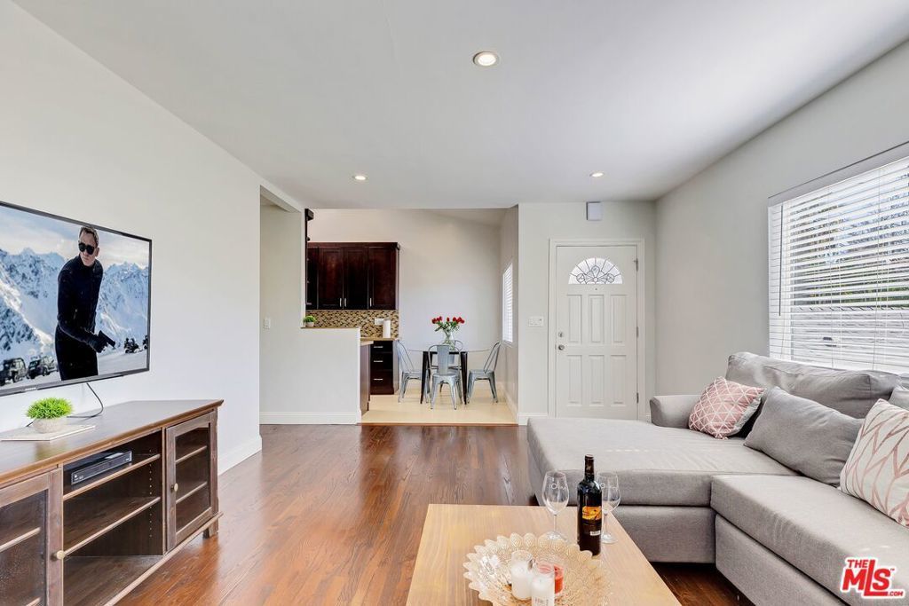 4411 Irvine Avenue, North Hollywood
