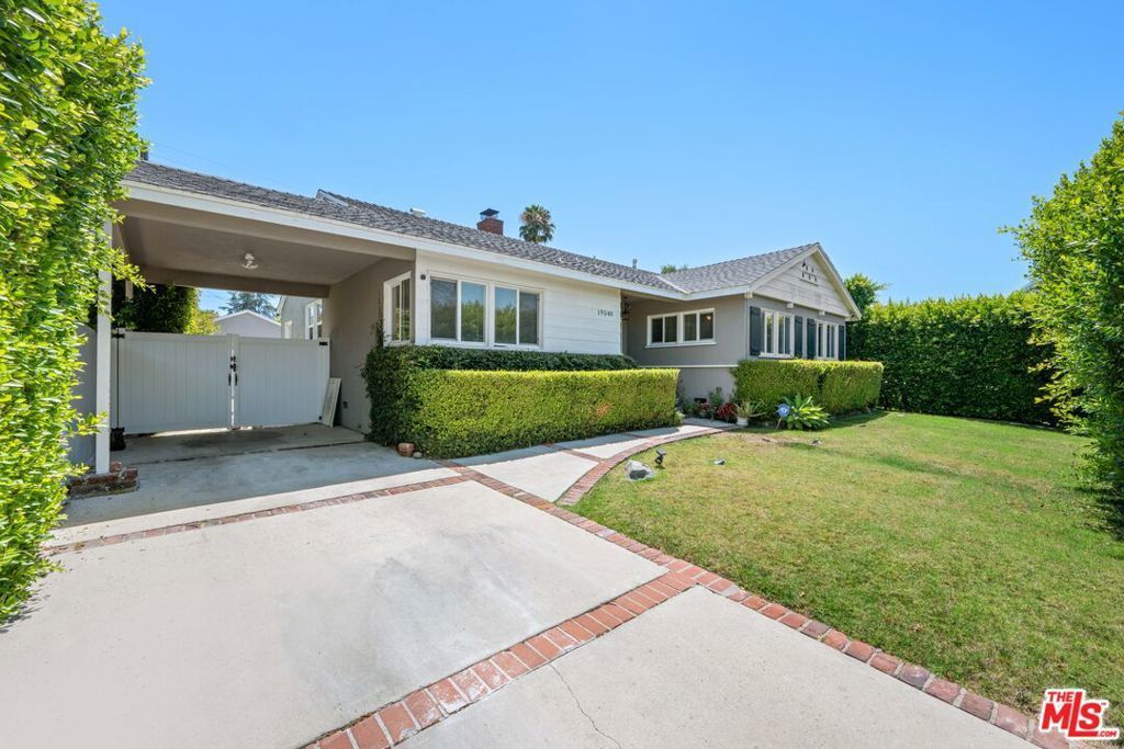 19540 Gilmore Street, Los Angeles