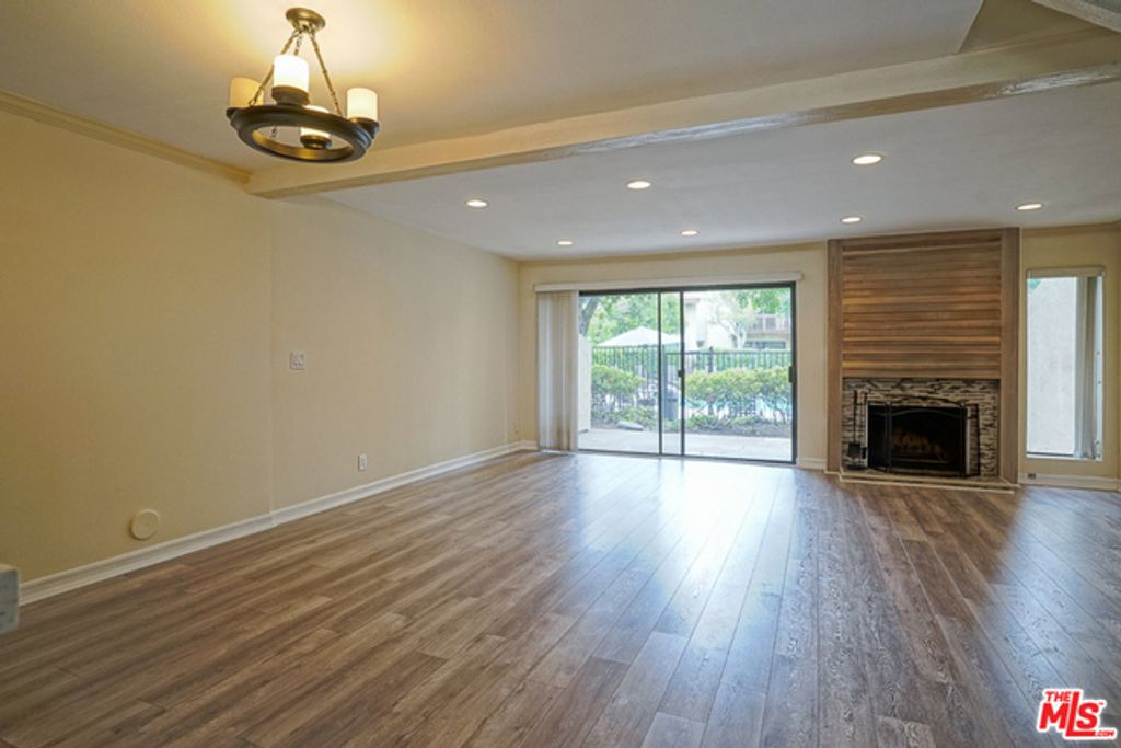 5760 Owensmouth Avenue # 14, Woodland Hills