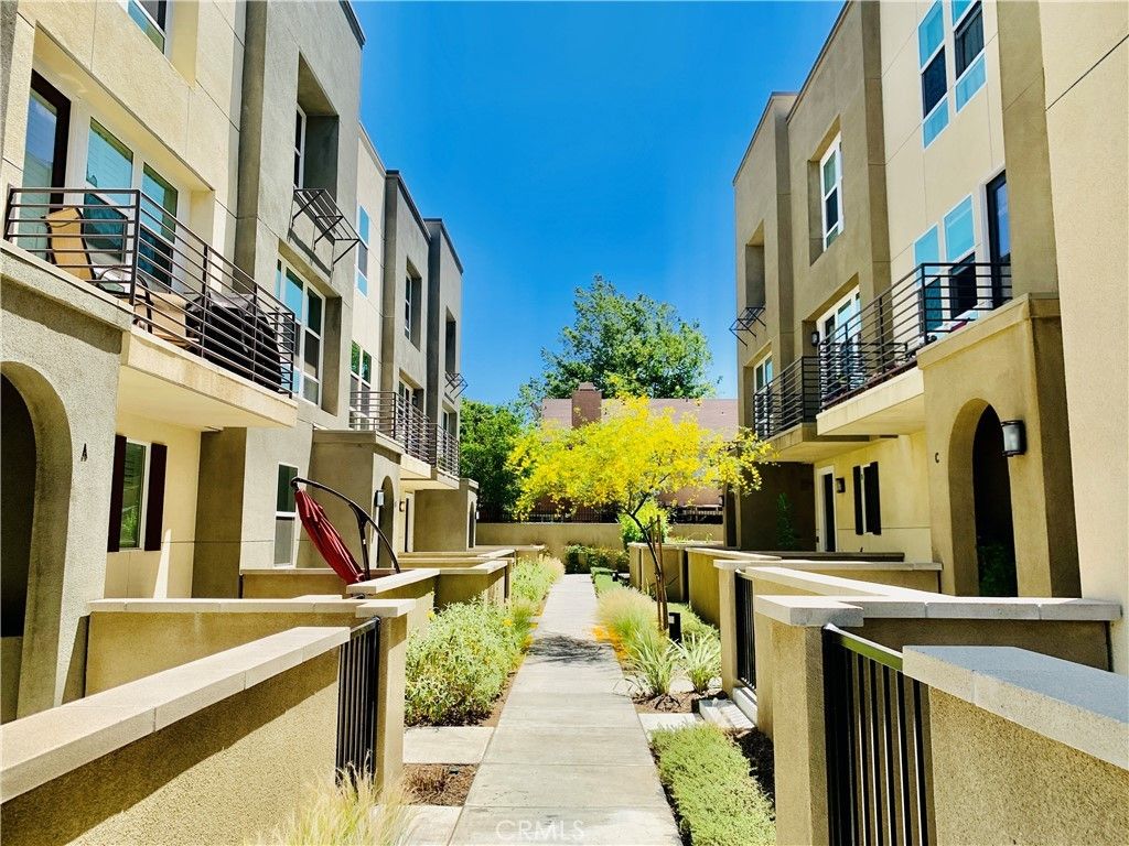 489 Rose Court # E, Azusa