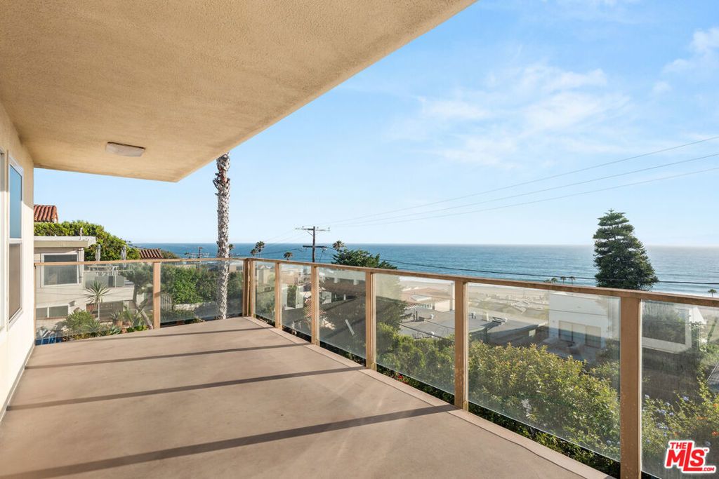 7203 Rindge Avenue, Los Angeles