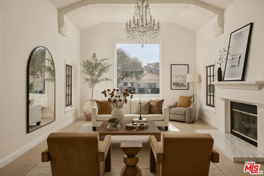 8607 Clifton Way, Beverly Hills